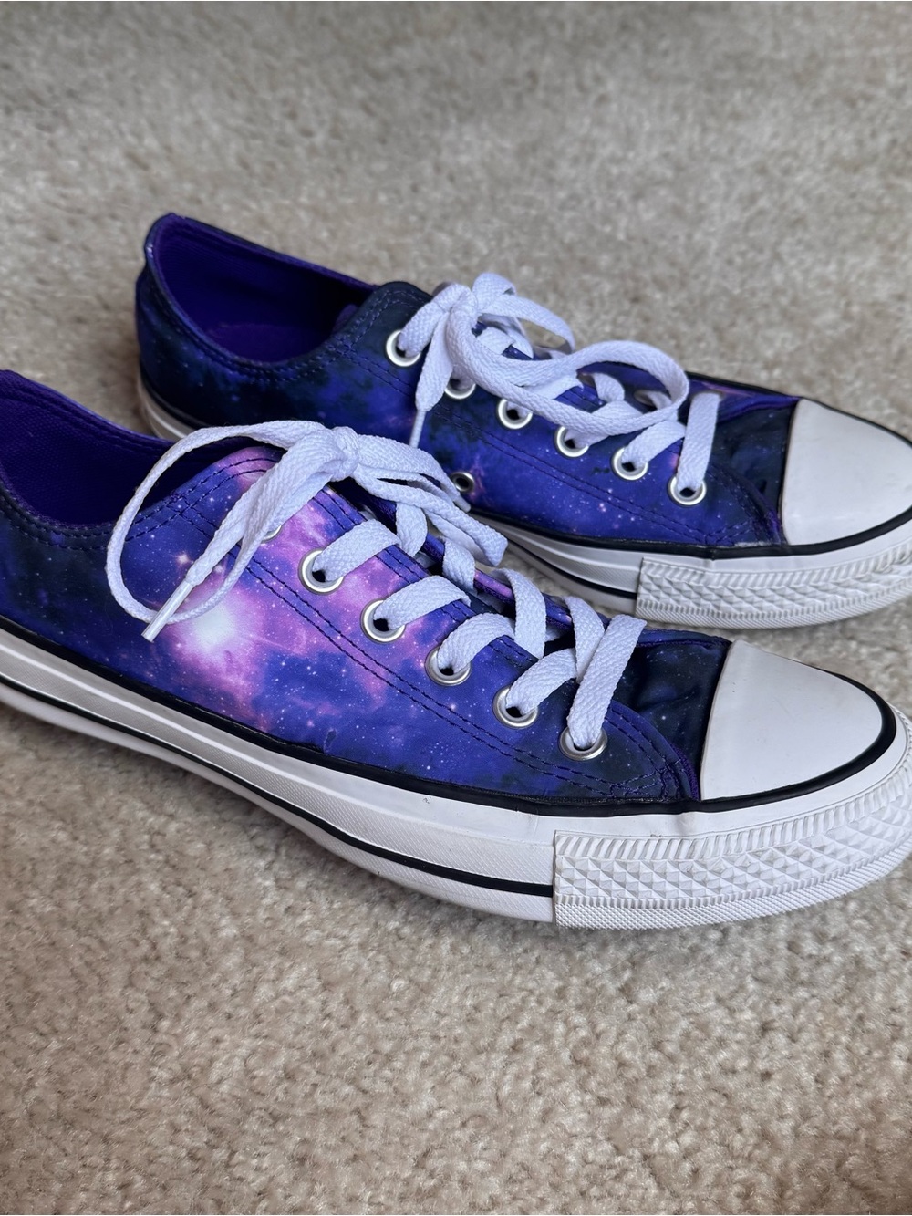 Galaxy Print Low-Top Sneakers in Purple for Women